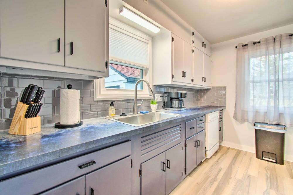 Pet-Friendly Uptown Normal Home Steps to ISU